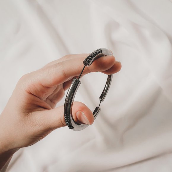 Monet Gun Metal Hematite Tone Black Rhinestone Stackable Bangle Stretch Bracelet - Picture 6 of 8